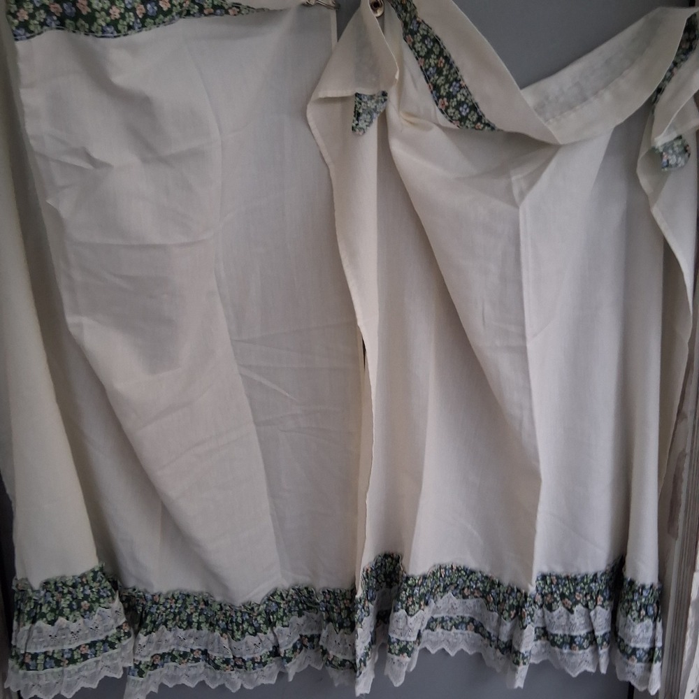 Vintage 90s Kitchen Curtains 4 Panels Cream Floral Ruffle Lace Trim 32in L